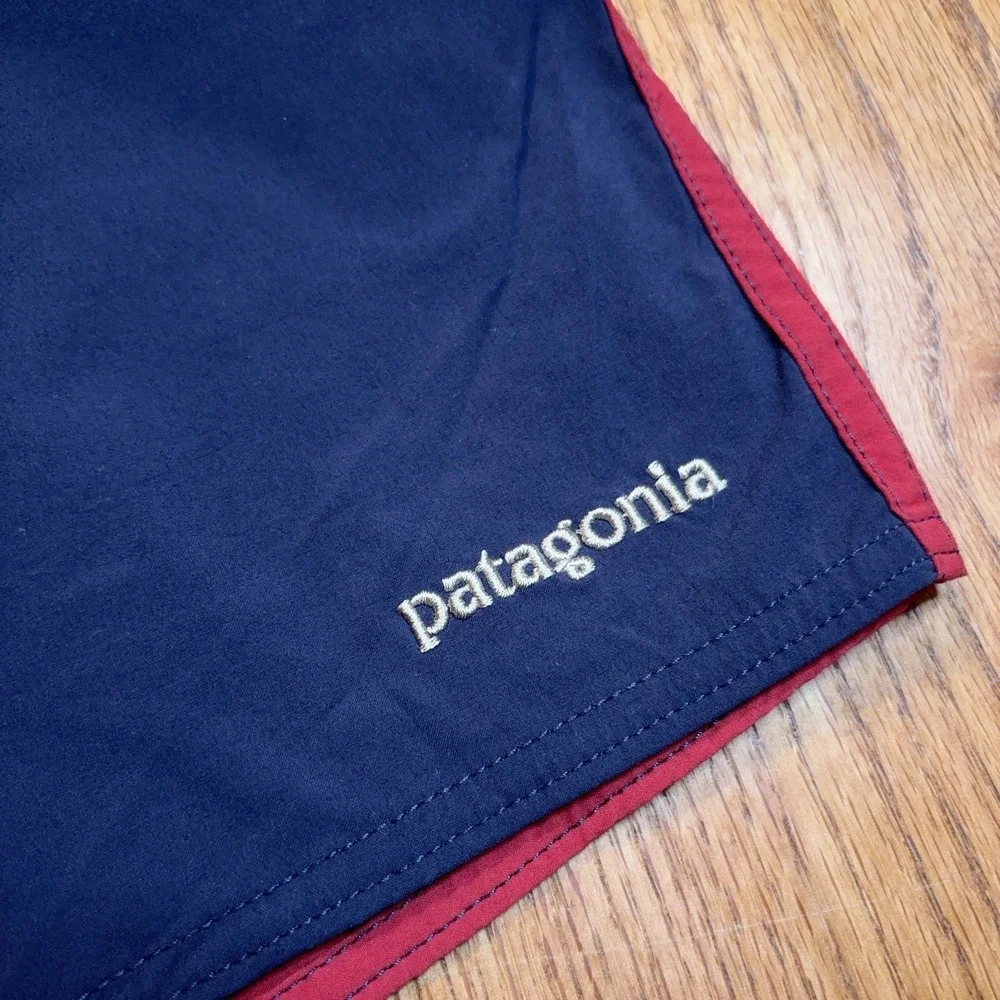Patagonia Wavefarer Board Shorts Mens 32 Colorblock Navy Red Swim Trunks‎